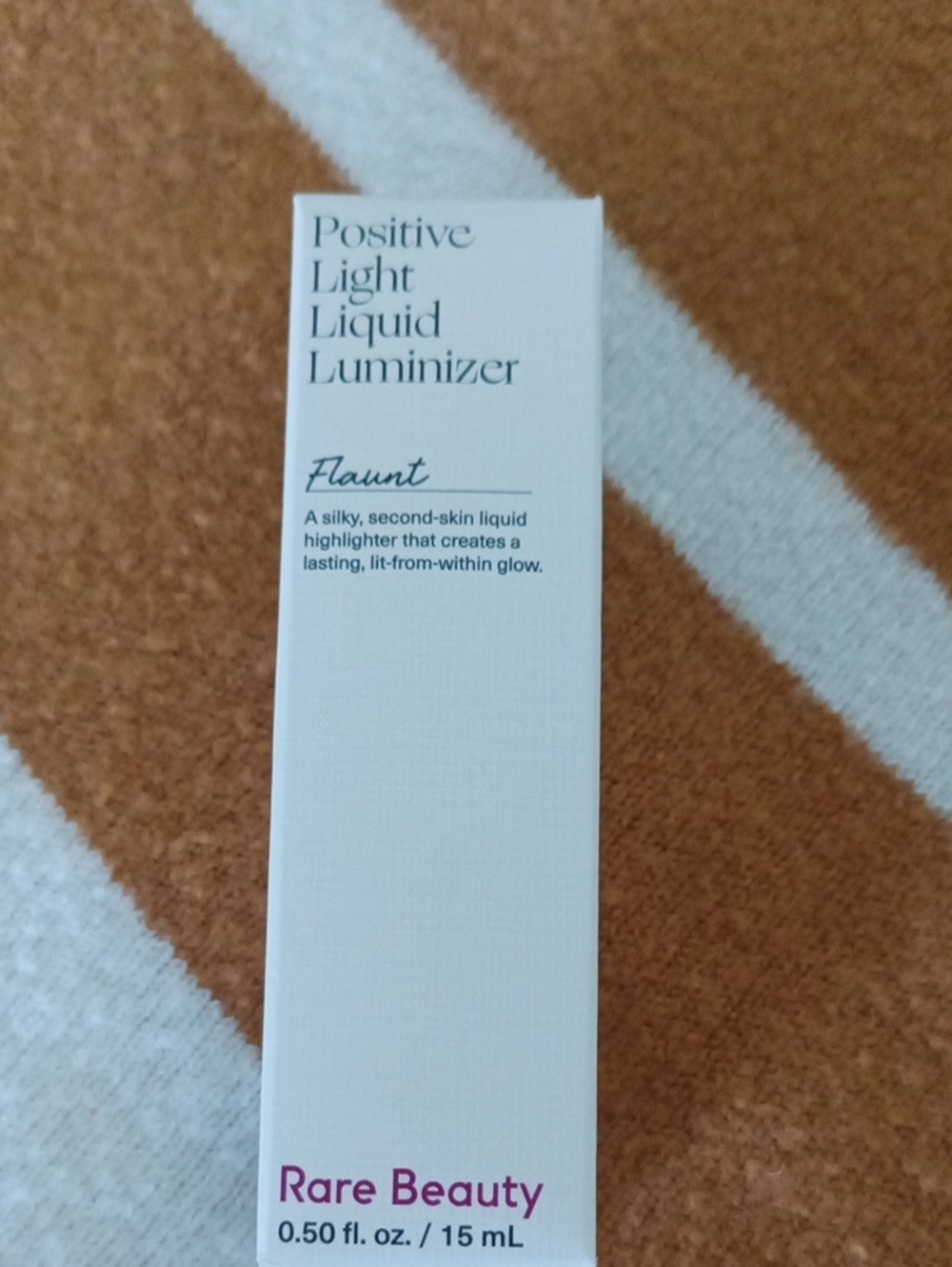 Rare Beauty Positive Light Liquid Luminizer – Flaunt (Pink Sheen)
